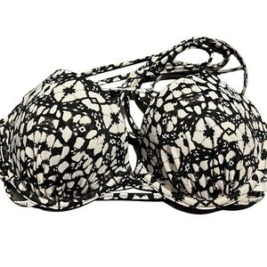 Black and White Bikini Top Swimsuit